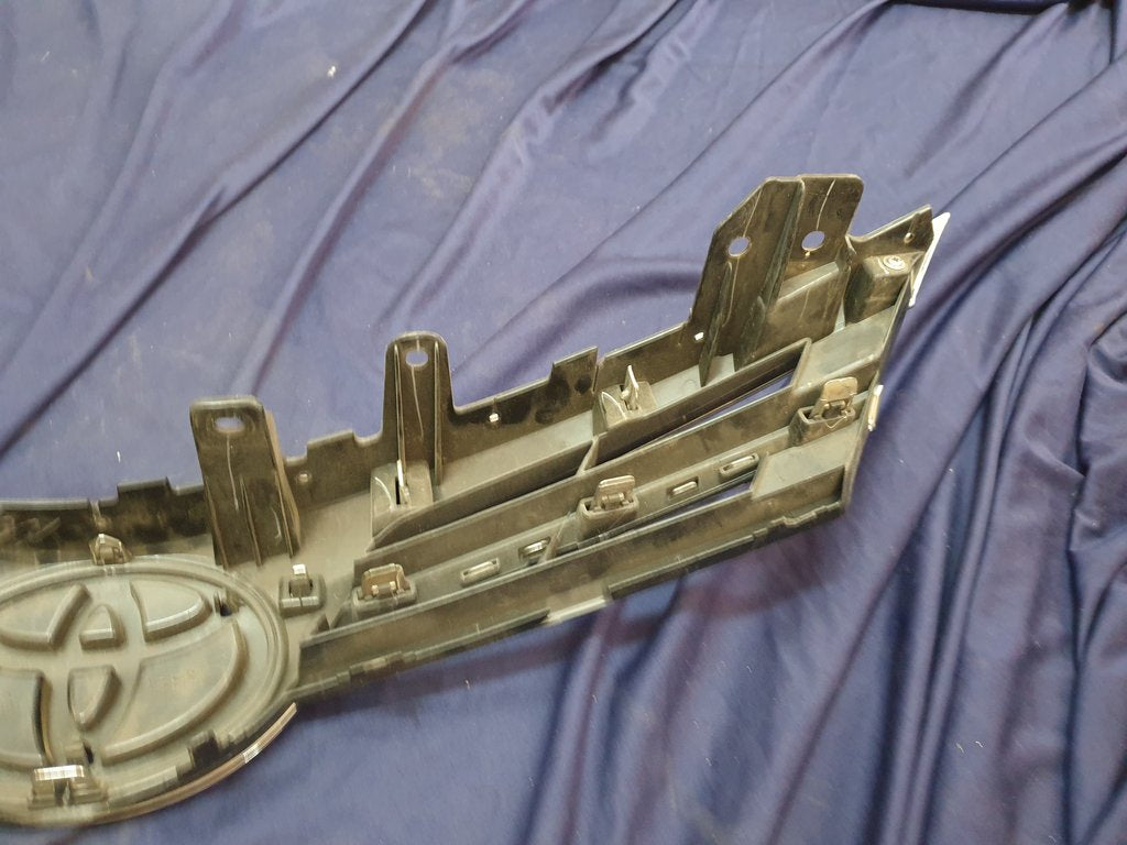 Toyota Corolla Radiator Grille - Wear and Tear