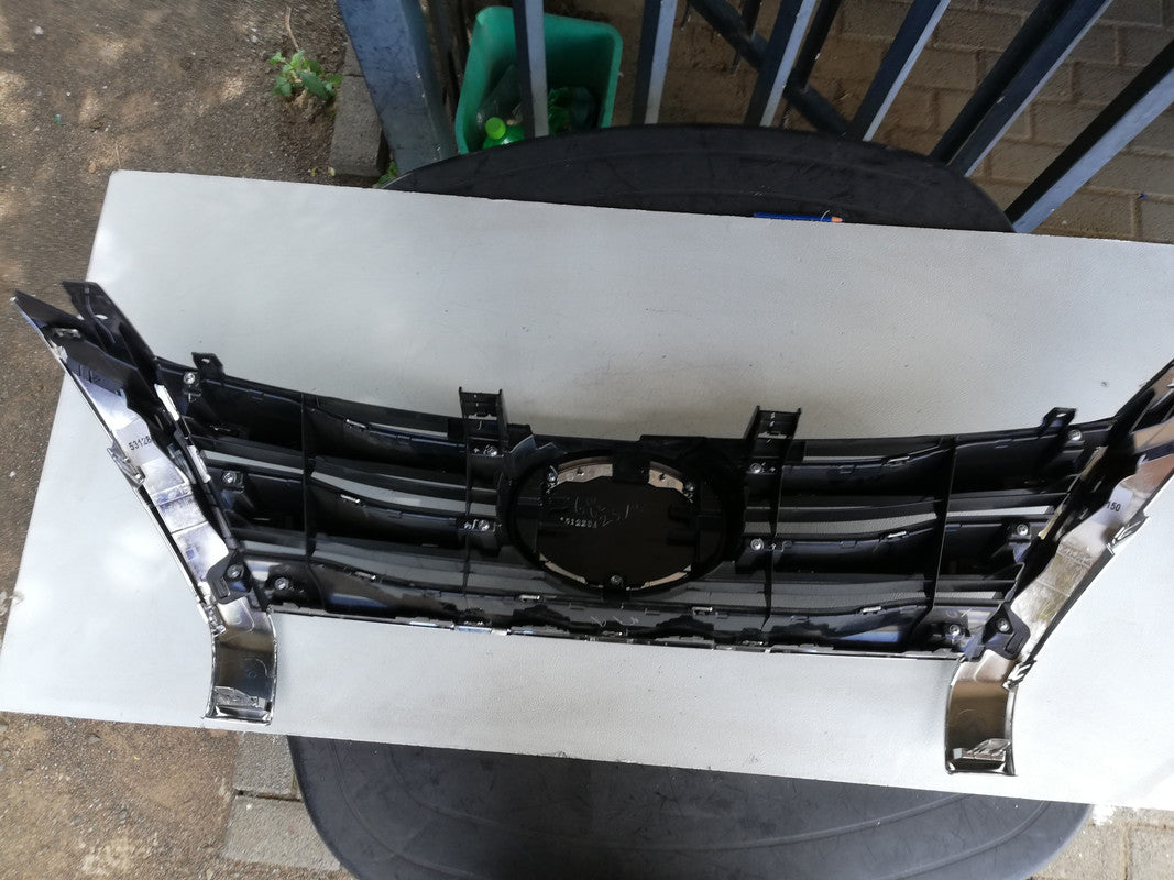 Toyota Fortuner Chrome Radiator Grille Assy with Emblem/Badge