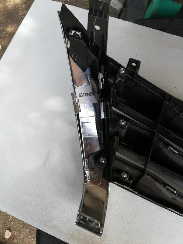 Toyota Fortuner Chrome Radiator Grille Assy with Emblem/Badge