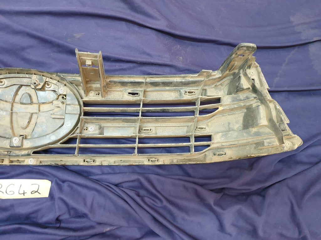 Toyota Hilux Radiator Grille - Wear and Tear, Missing trim
