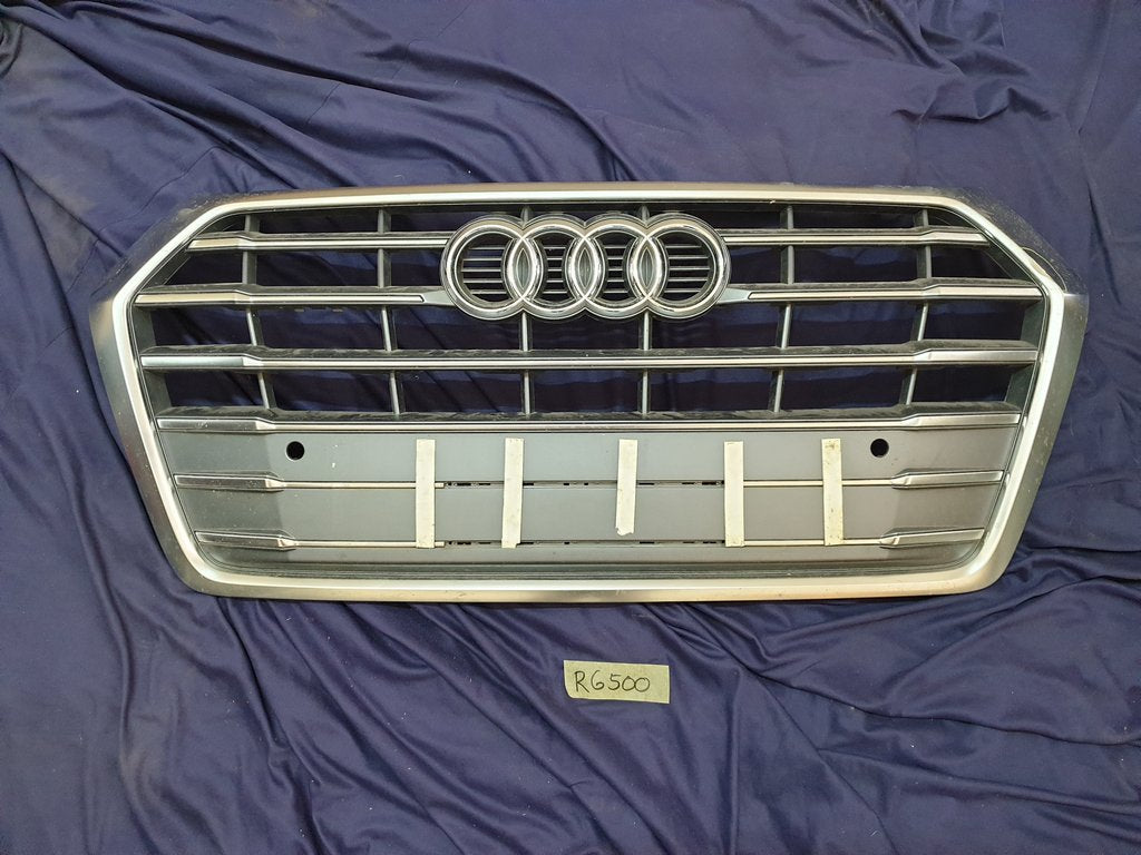 Audi Quattro 2019 Radiator Grille - Light Wear and Tear, Chrome Crack