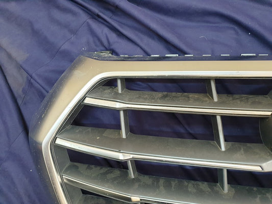 Audi Quattro 2019 Radiator Grille - Light Wear and Tear, Chrome Crack