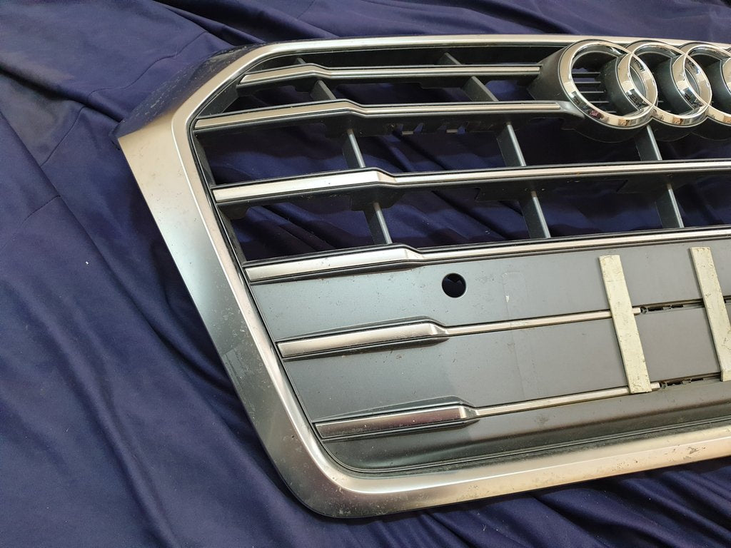Audi Quattro 2019 Radiator Grille - Light Wear and Tear, Chrome Crack