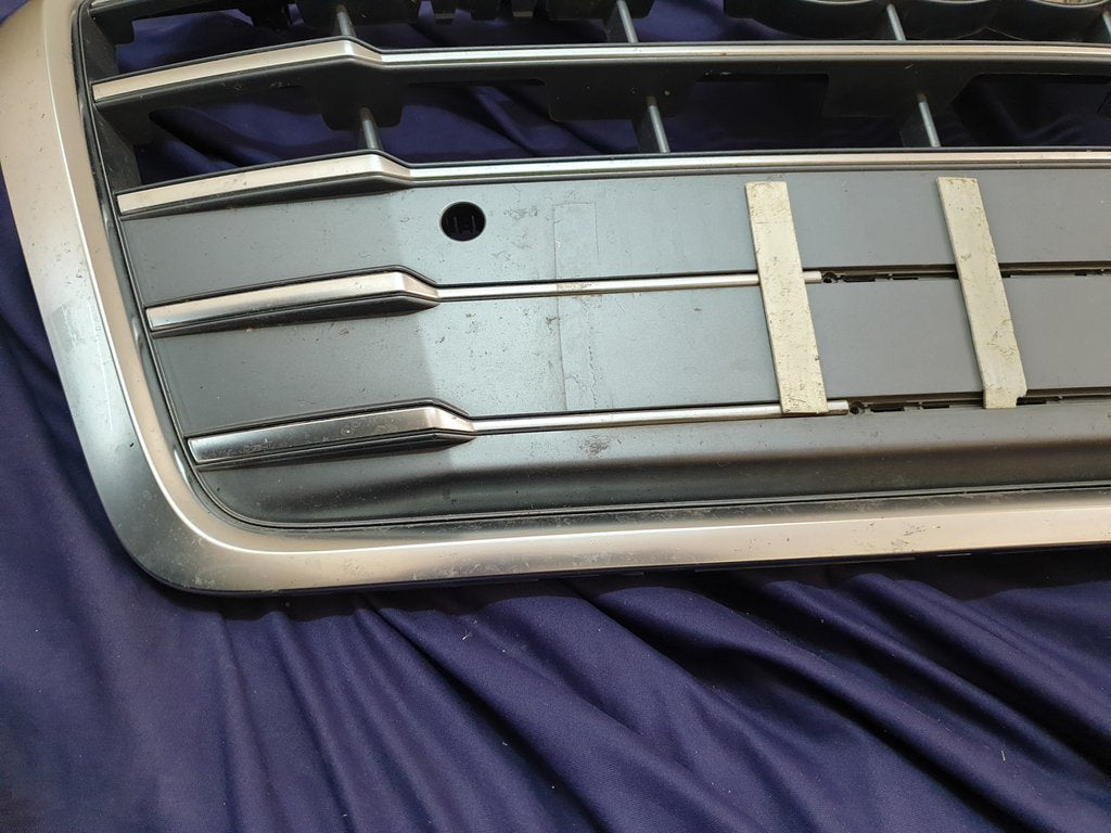 Audi Quattro 2019 Radiator Grille - Light Wear and Tear, Chrome Crack