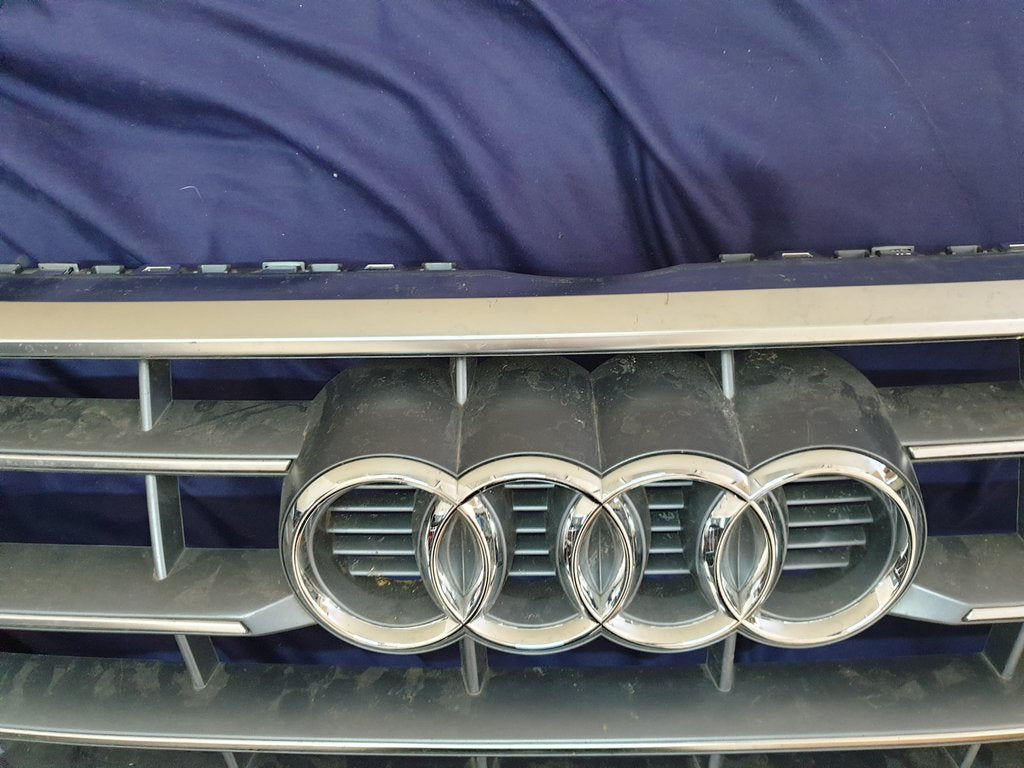 Audi Quattro 2019 Radiator Grille - Light Wear and Tear, Chrome Crack