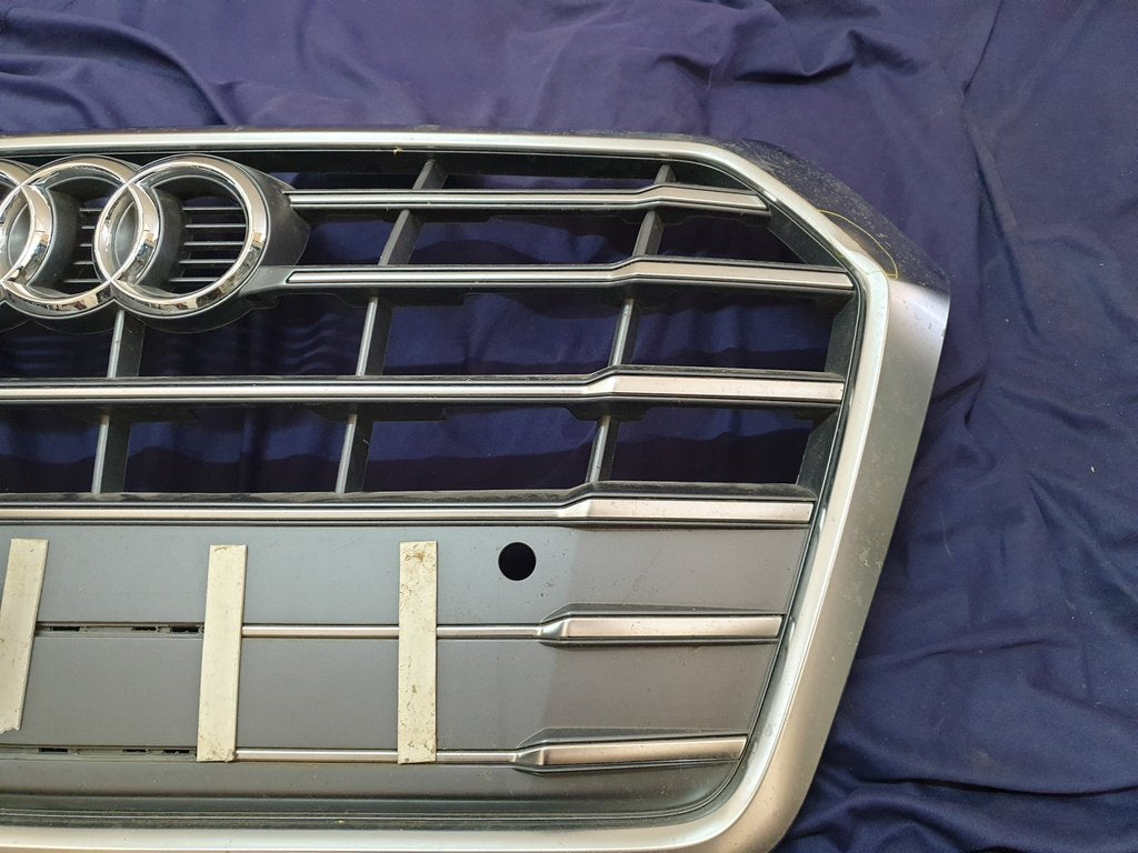 Audi Quattro 2019 Radiator Grille - Light Wear and Tear, Chrome Crack