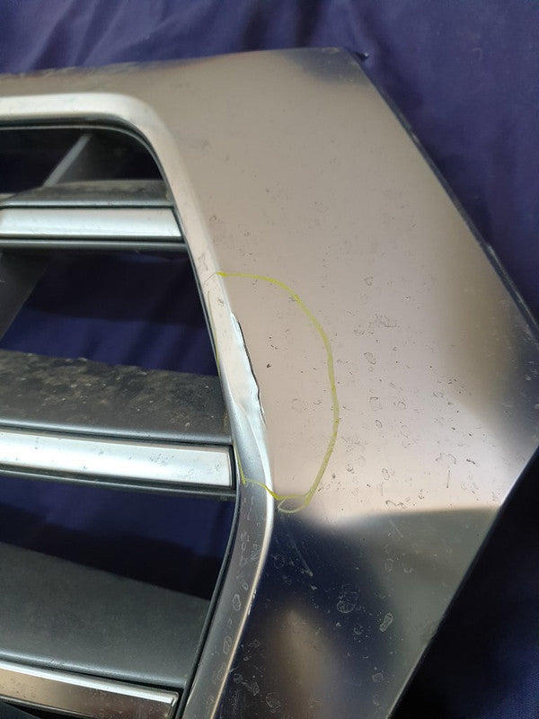 Audi Quattro 2019 Radiator Grille - Light Wear and Tear, Chrome Crack