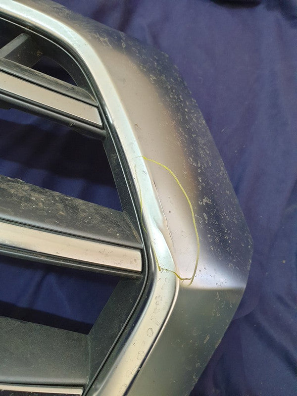Audi Quattro 2019 Radiator Grille - Light Wear and Tear, Chrome Crack
