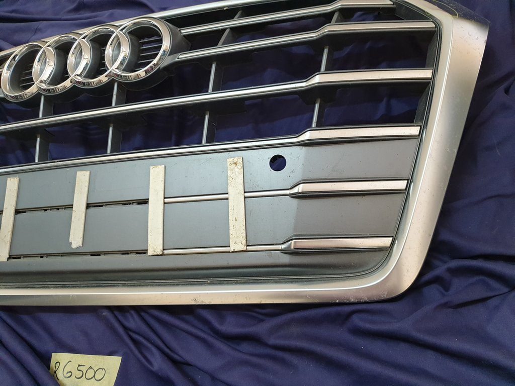 Audi Quattro 2019 Radiator Grille - Light Wear and Tear, Chrome Crack