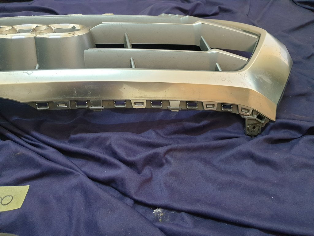 Audi Quattro 2019 Radiator Grille - Light Wear and Tear, Chrome Crack