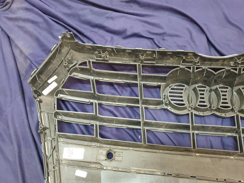 Audi Quattro 2019 Radiator Grille - Light Wear and Tear, Chrome Crack