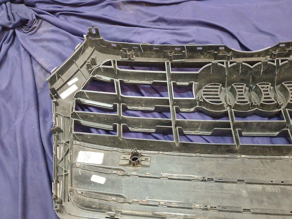 Audi Quattro 2019 Radiator Grille - Light Wear and Tear, Chrome Crack