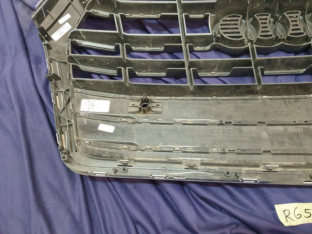 Audi Quattro 2019 Radiator Grille - Light Wear and Tear, Chrome Crack