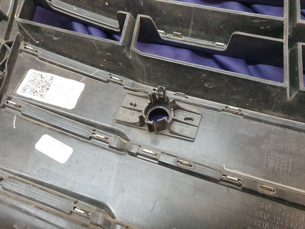 Audi Quattro 2019 Radiator Grille - Light Wear and Tear, Chrome Crack