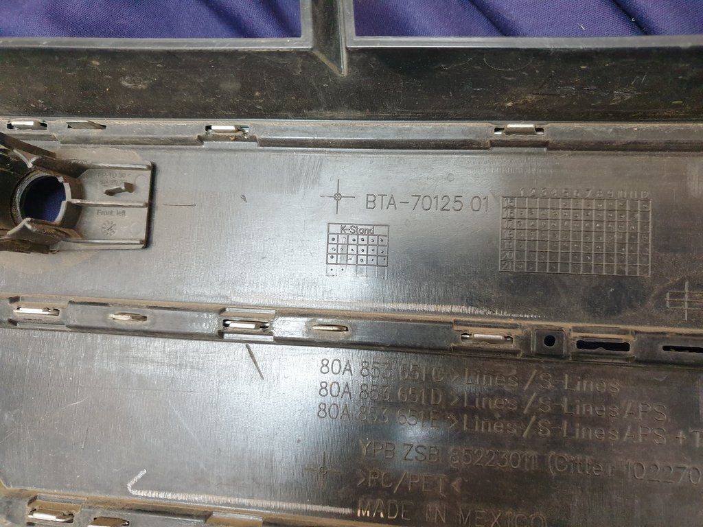 Audi Quattro 2019 Radiator Grille - Light Wear and Tear, Chrome Crack