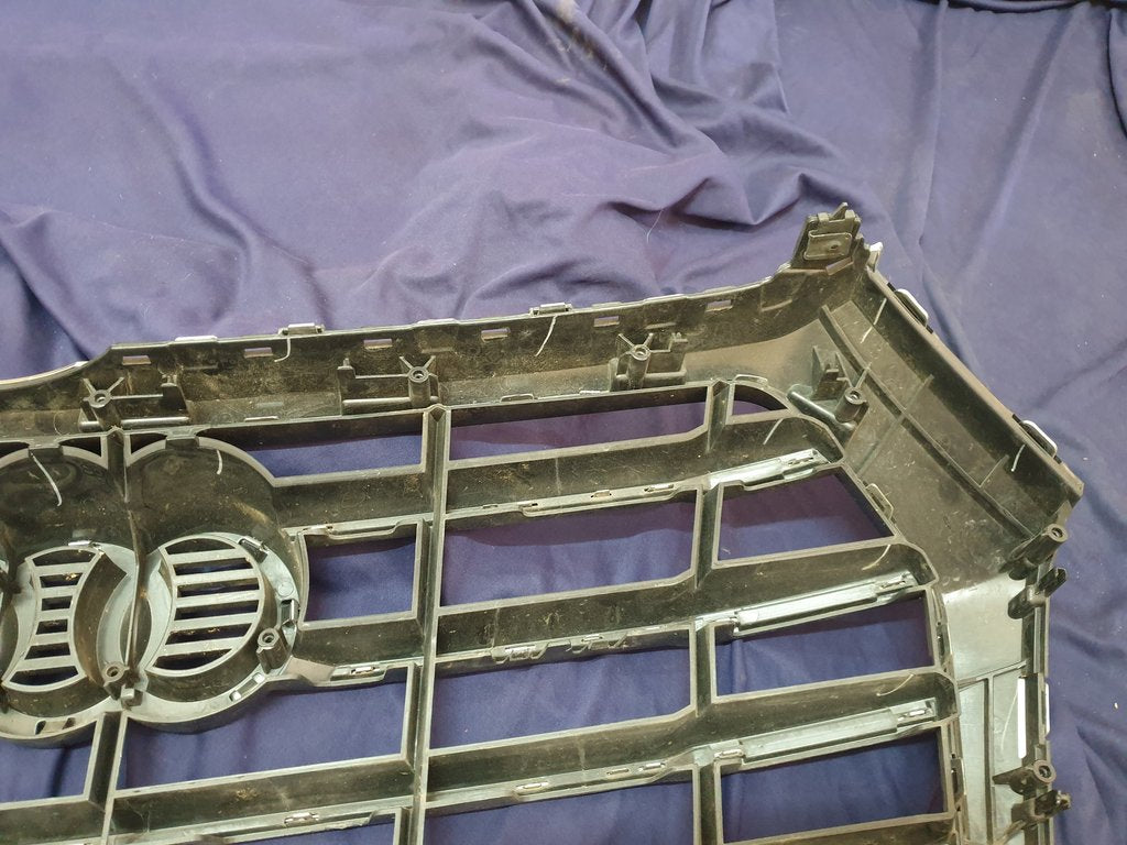 Audi Quattro 2019 Radiator Grille - Light Wear and Tear, Chrome Crack