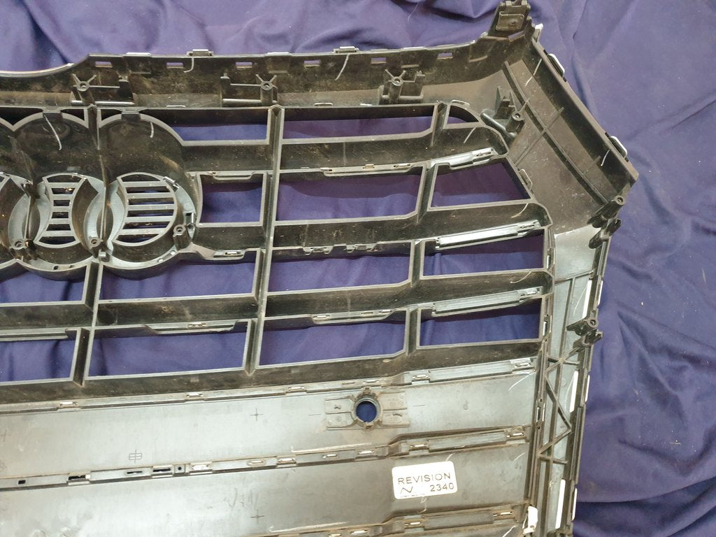 Audi Quattro 2019 Radiator Grille - Light Wear and Tear, Chrome Crack