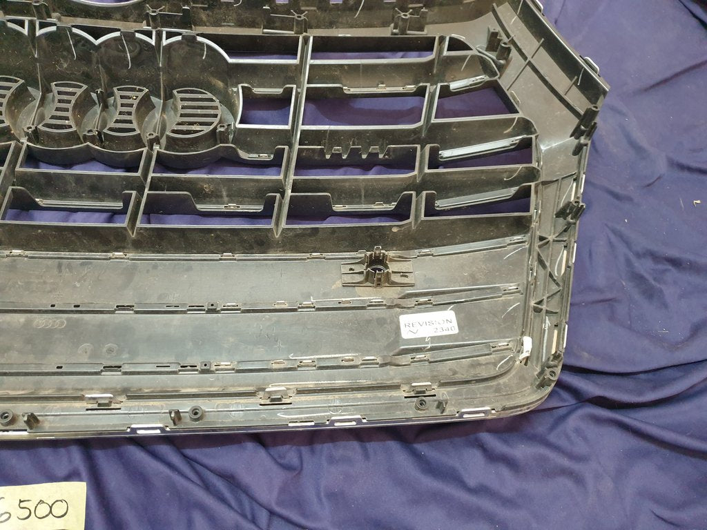 Audi Quattro 2019 Radiator Grille - Light Wear and Tear, Chrome Crack