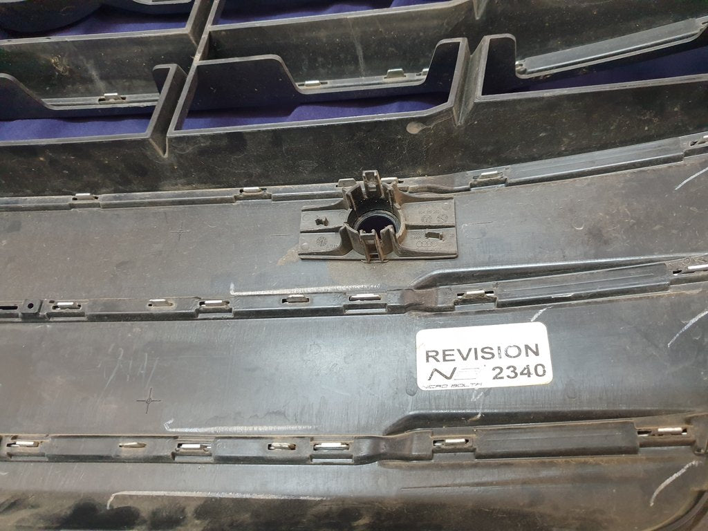 Audi Quattro 2019 Radiator Grille - Light Wear and Tear, Chrome Crack