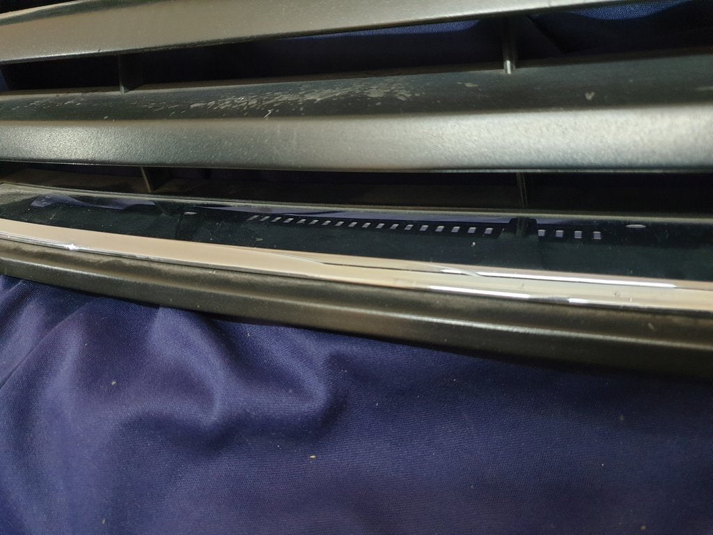 Volkswagen Polo Radiator Grille - Wear and Tear, Scratches