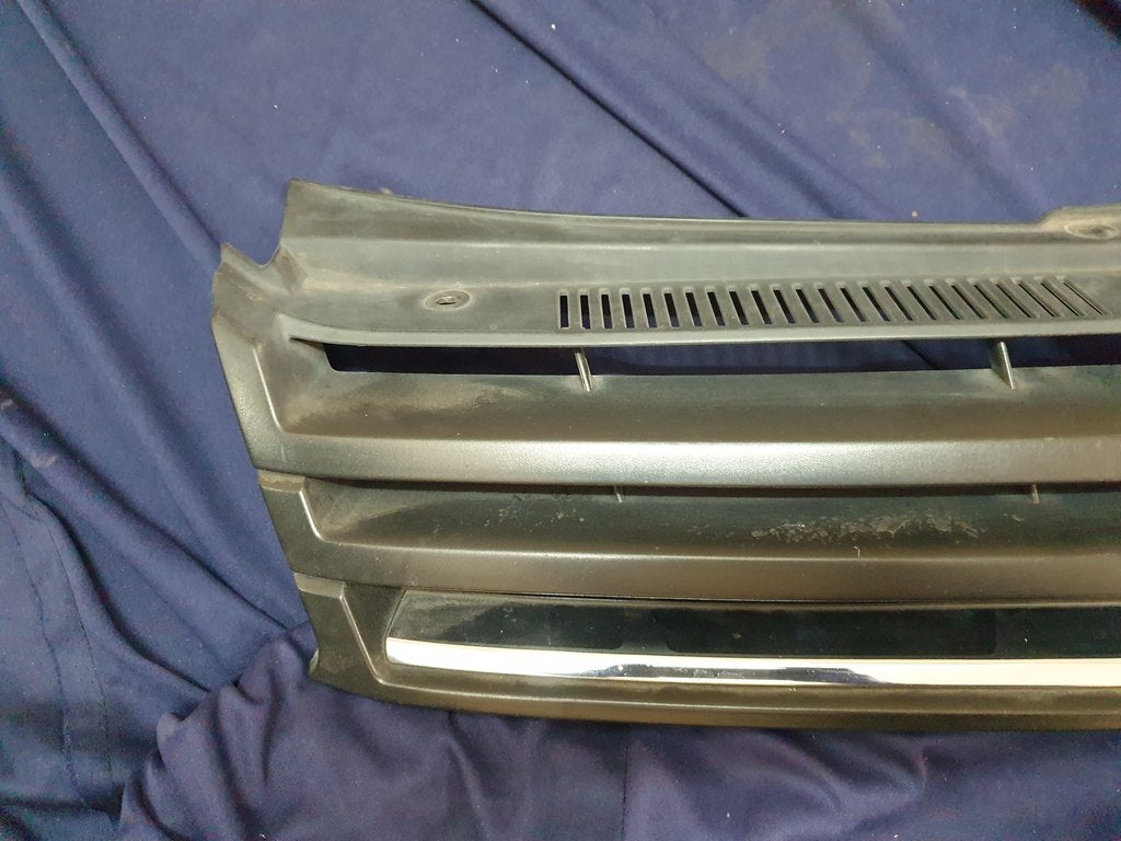 Volkswagen Polo Radiator Grille - Wear and Tear, Scratches