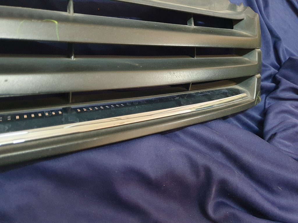 Volkswagen Polo Radiator Grille - Wear and Tear, Scratches