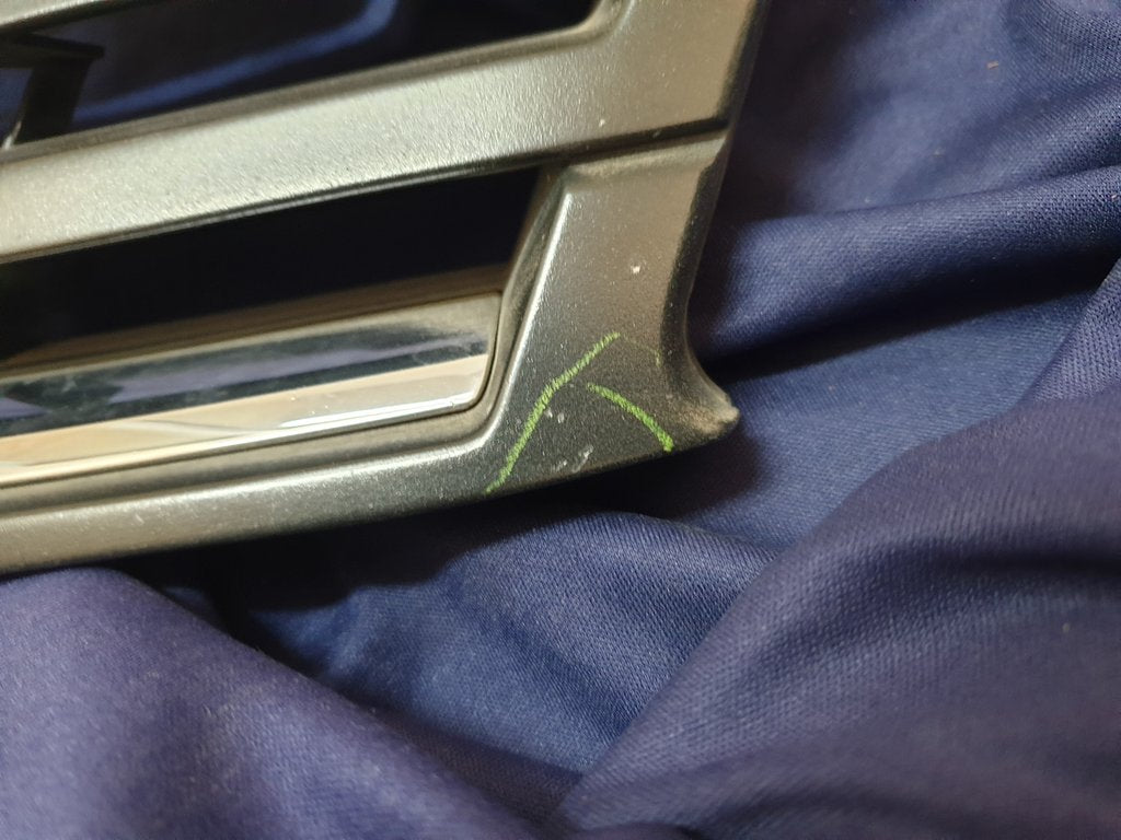 Volkswagen Polo Radiator Grille - Wear and Tear, Scratches
