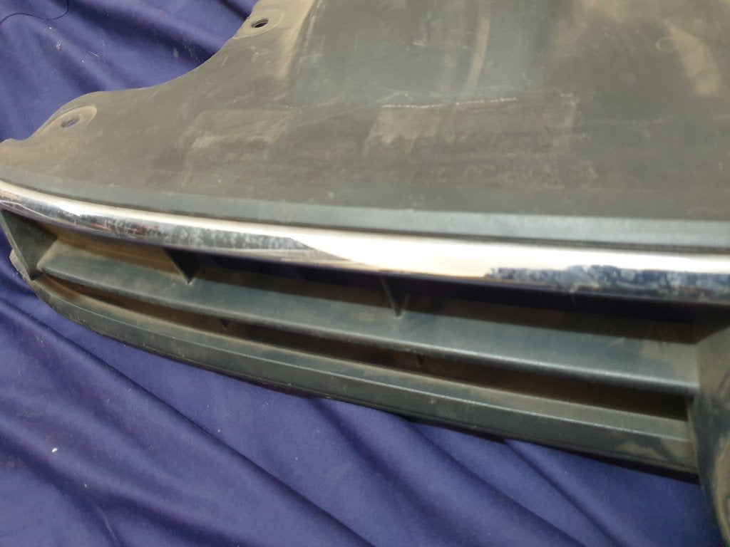 Volkswagen Polo Radiator Grille - Wear and Tear