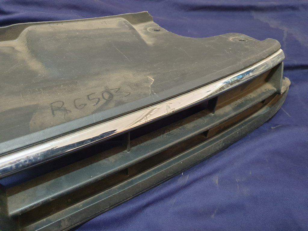Volkswagen Polo Radiator Grille - Wear and Tear