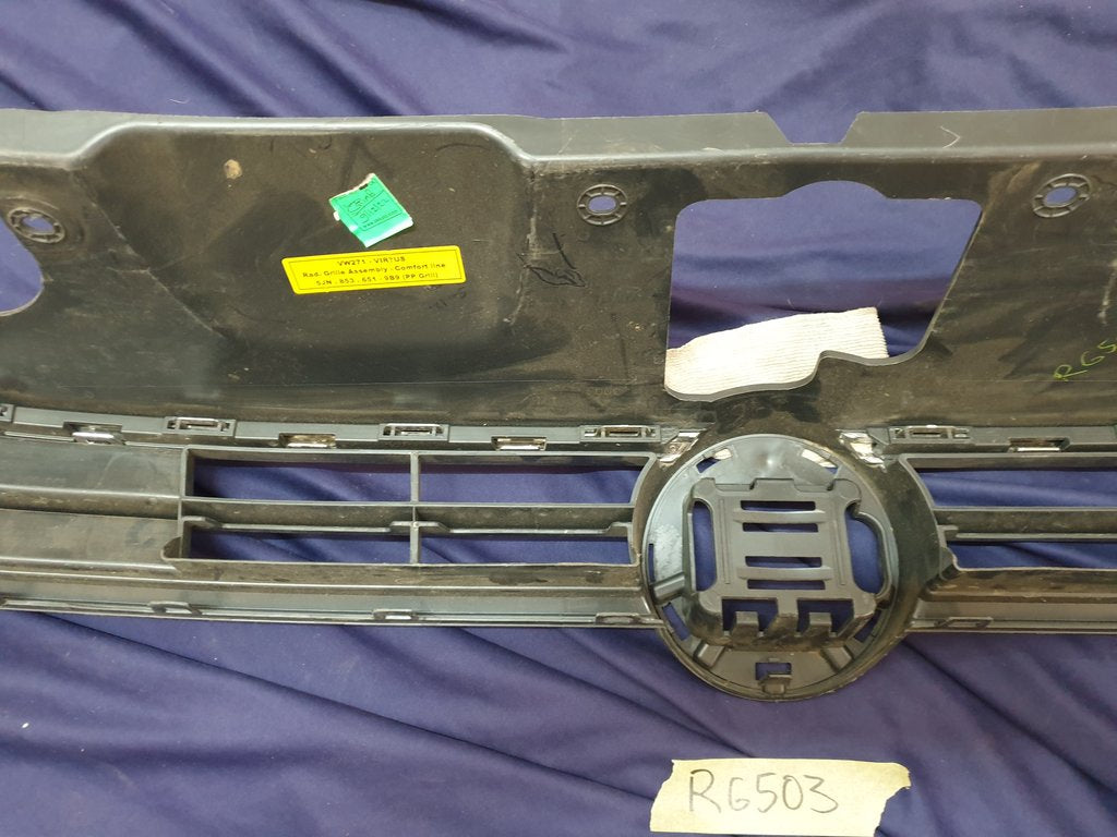 Volkswagen Polo Radiator Grille - Wear and Tear