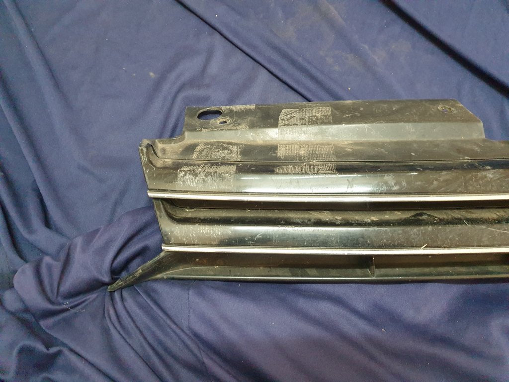 Volkswagen Aftermarket Golf MK6 Radiator Grille - Wear and Tear