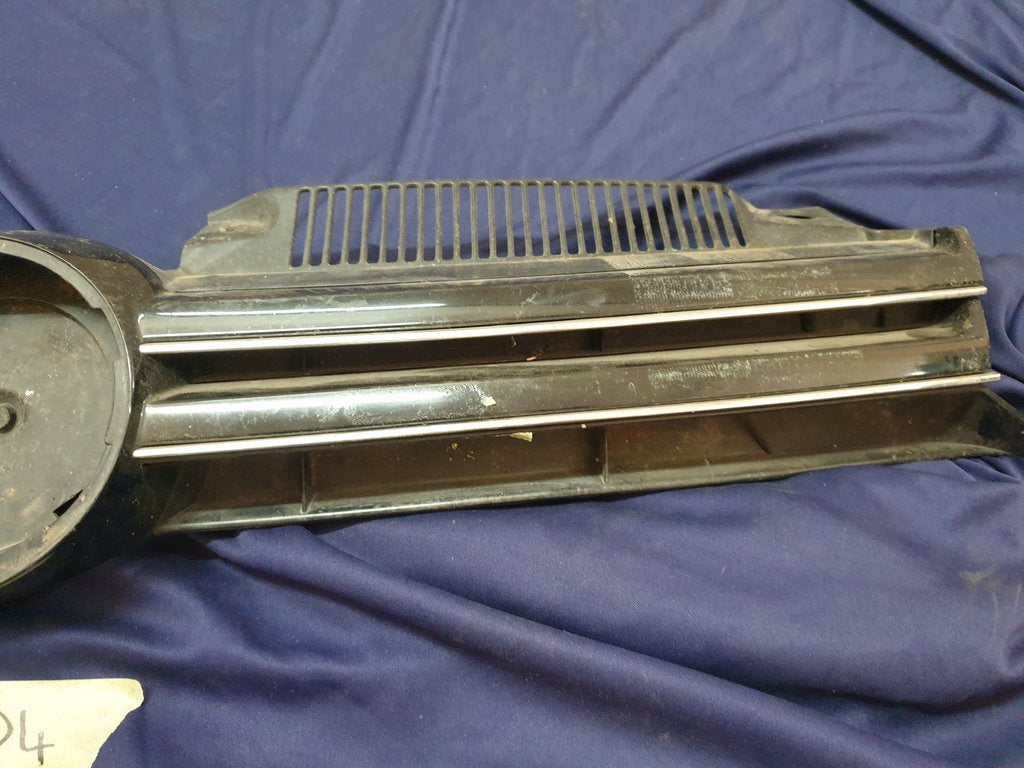 Volkswagen Aftermarket Golf MK6 Radiator Grille - Wear and Tear