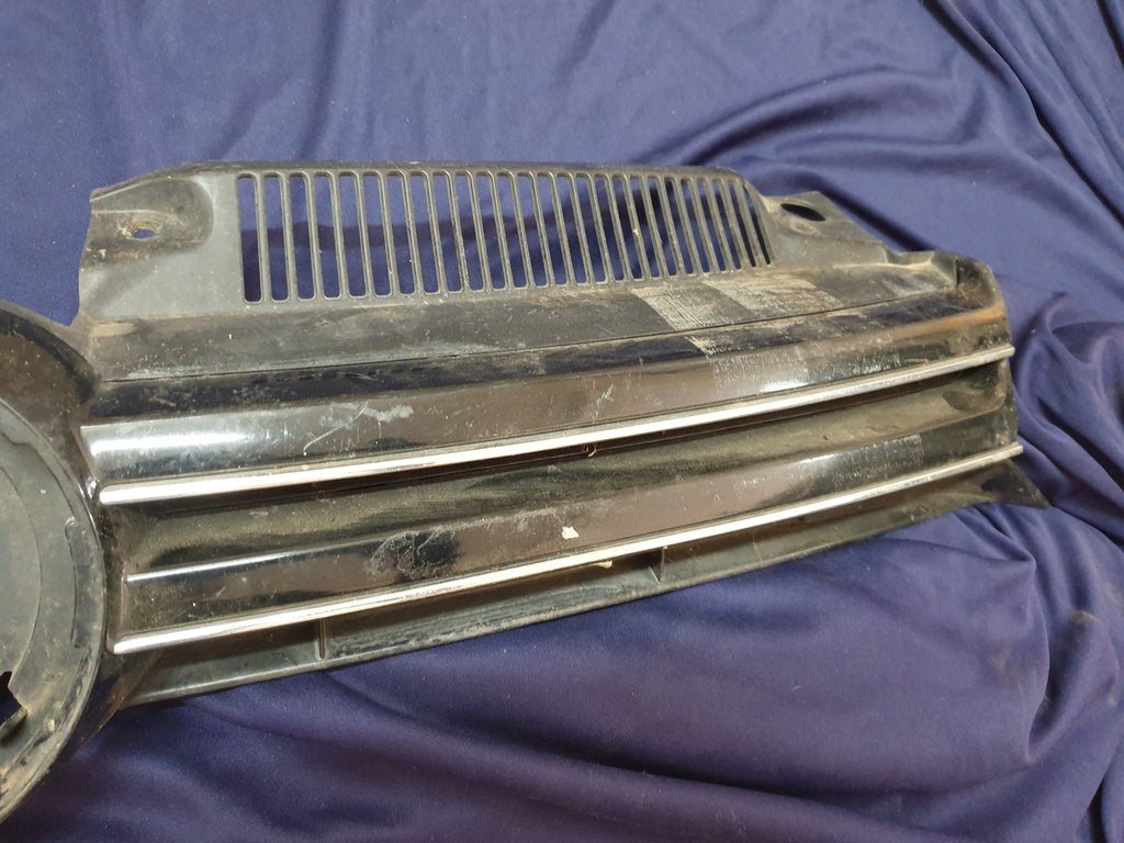 Volkswagen Aftermarket Golf MK6 Radiator Grille - Wear and Tear