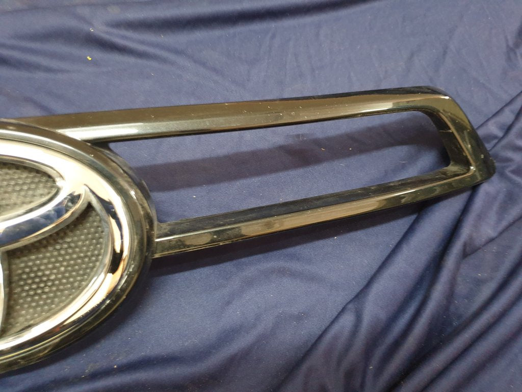 Toyota Hilux Radiator Grille Moulding - Light Wear and Tear