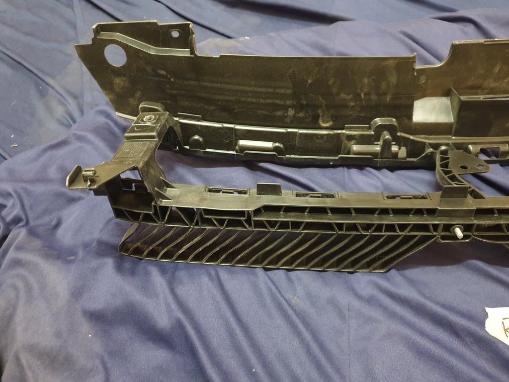 Volkswagen Polo Radiator Grille Reinforcement