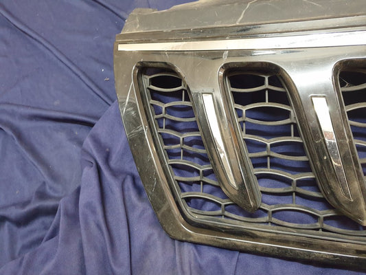 Mahindra XUV500 Radiator Grille - Wear and Tear, Clip/s broken
