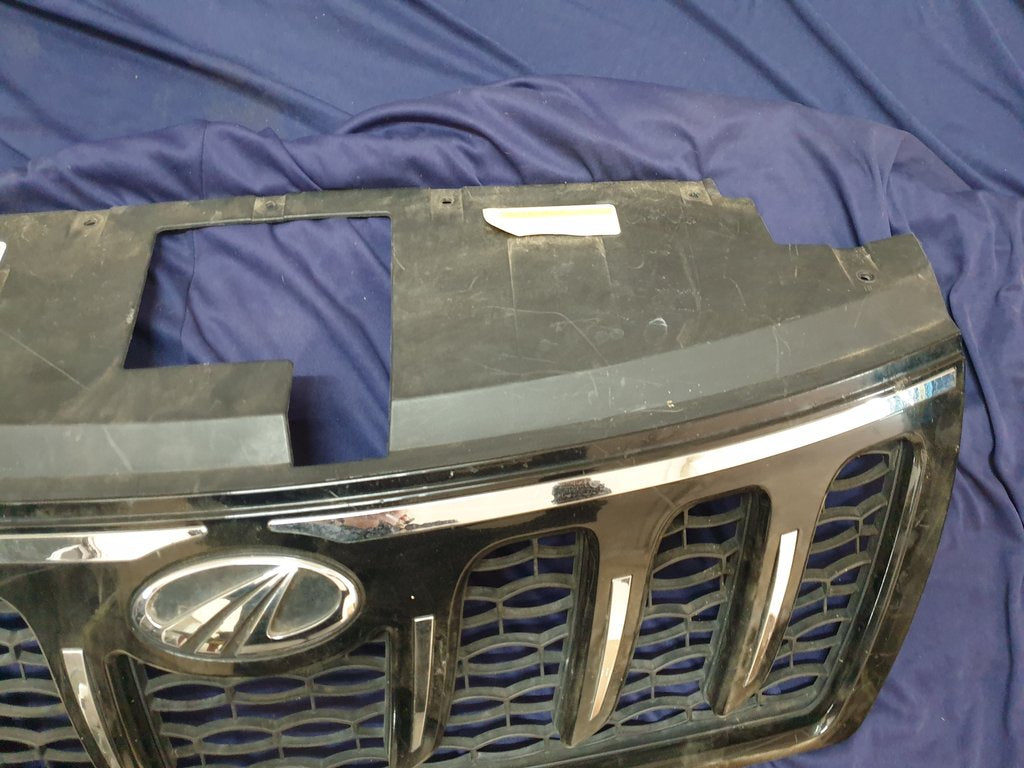 Mahindra XUV500 Radiator Grille - Wear and Tear, Clip/s broken