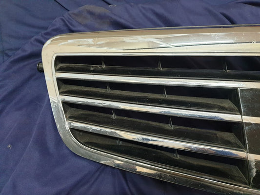 Mercedes-Benz E-Class W212 Radiator Grille - Scuffs, Chrome peeling