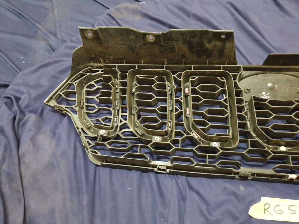 Mahindra Scorpio Radiator Grille - Wear and Tear