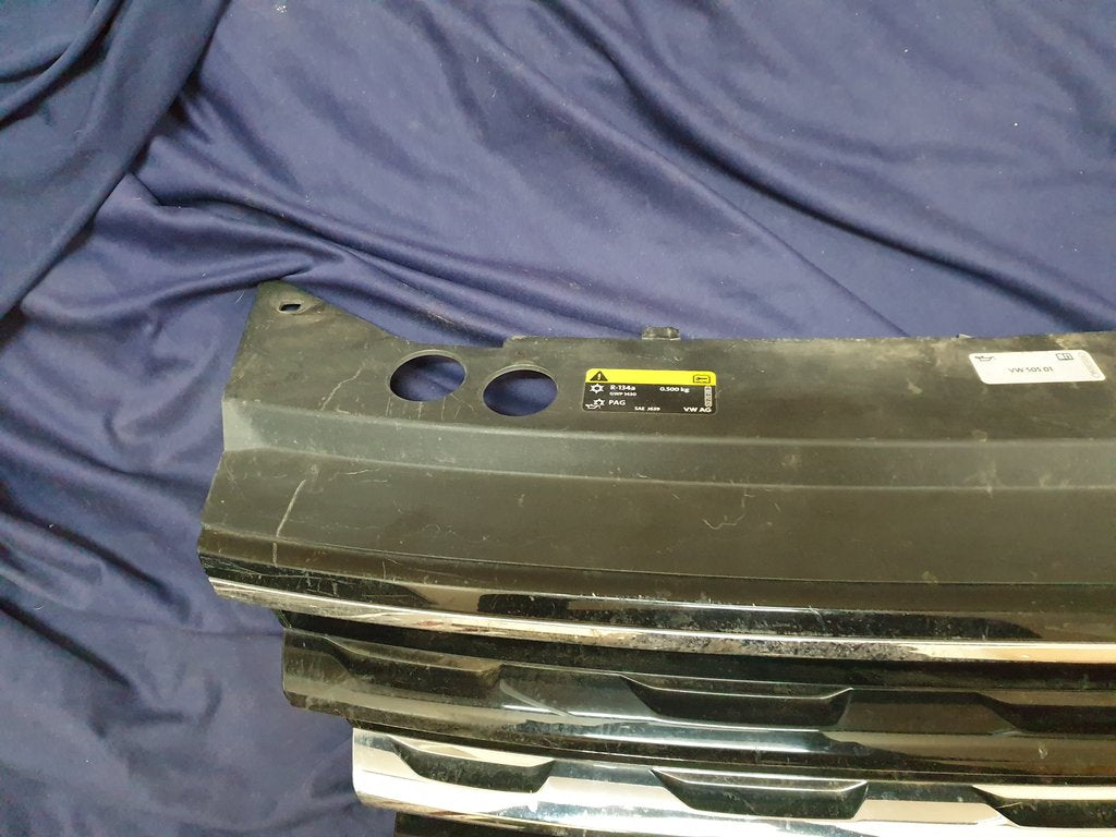 Volkswagen Tiguan II R-Line Radiator Grille - Wear and Tear