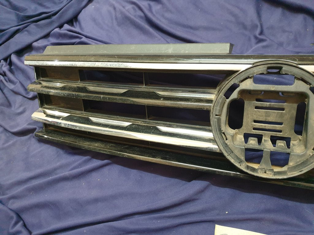 Volkswagen Tiguan II R-Line Radiator Grille - Wear and Tear