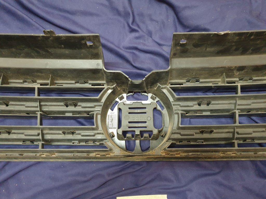 Volkswagen Tiguan II R-Line Radiator Grille - Wear and Tear