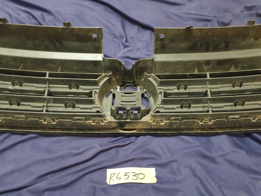 Volkswagen Tiguan II R-Line Radiator Grille - Wear and Tear
