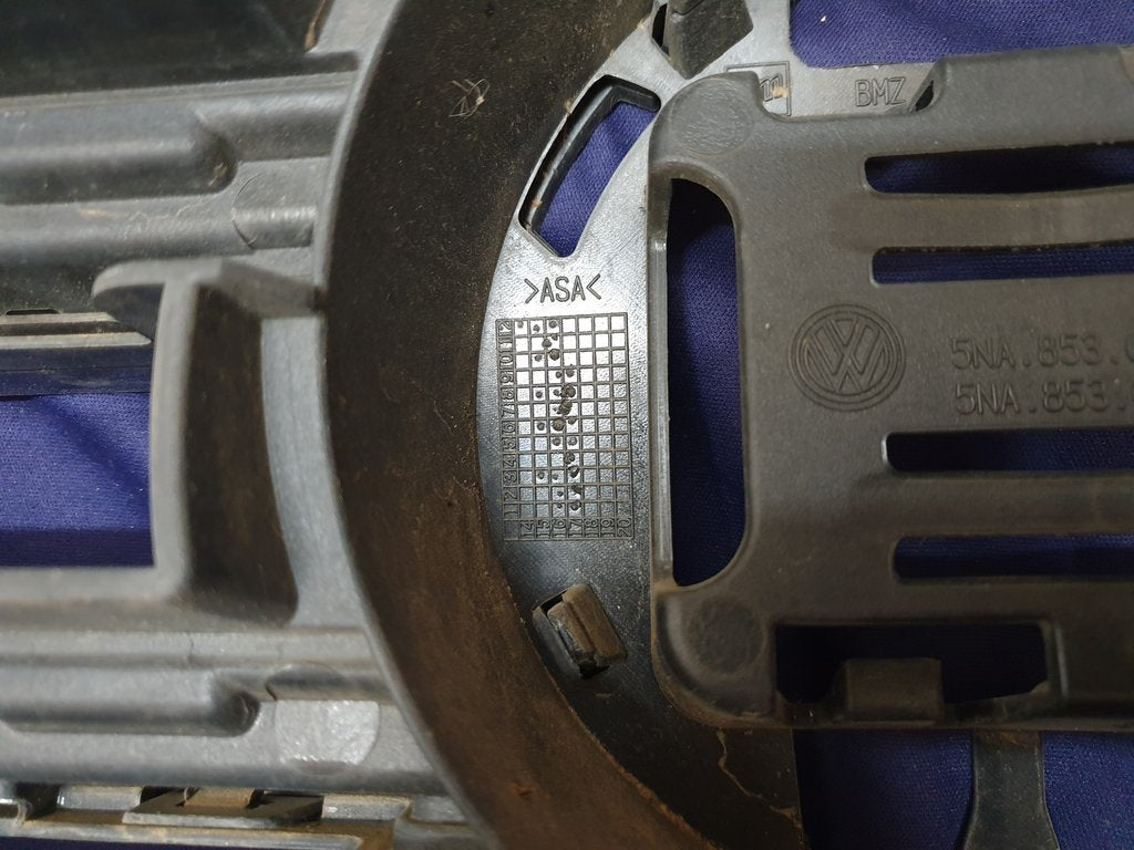Volkswagen Tiguan II R-Line Radiator Grille - Wear and Tear