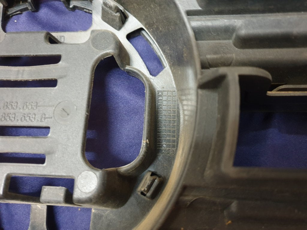 Volkswagen Tiguan II R-Line Radiator Grille - Wear and Tear