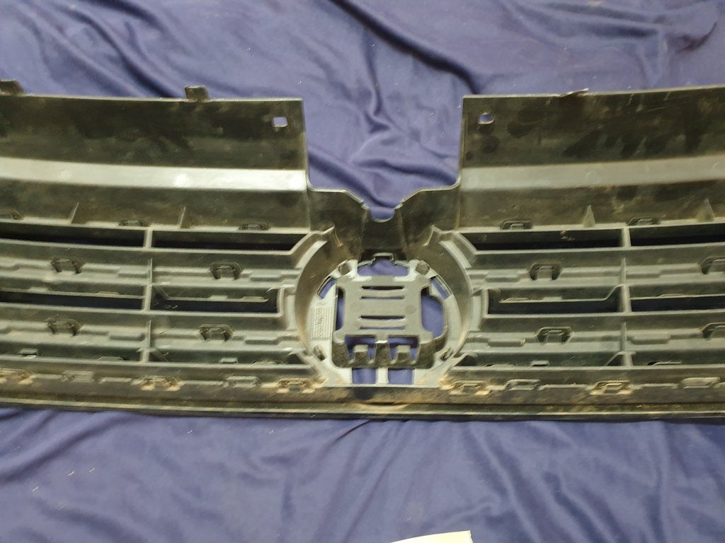 Volkswagen Tiguan II R-Line Radiator Grille - Wear and Tear