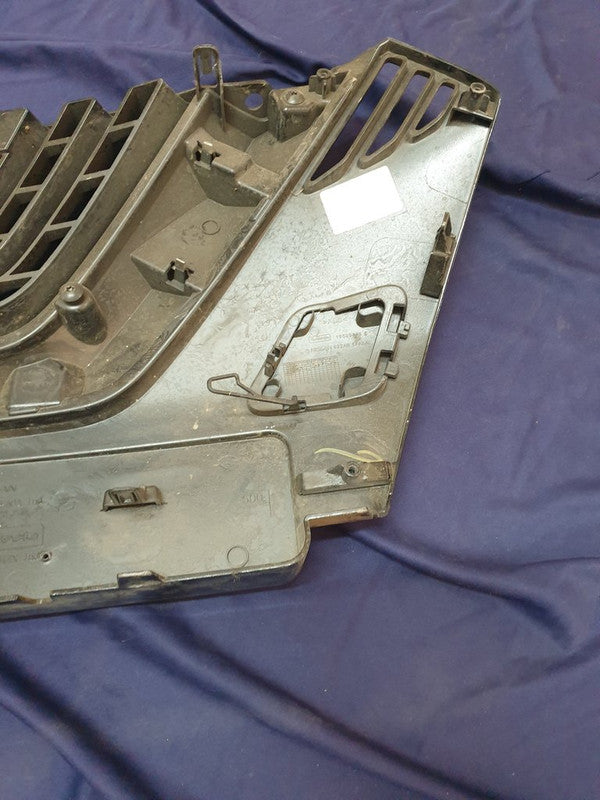 Nissan Micra Radiator Grille - Wear and Tear, Scratches