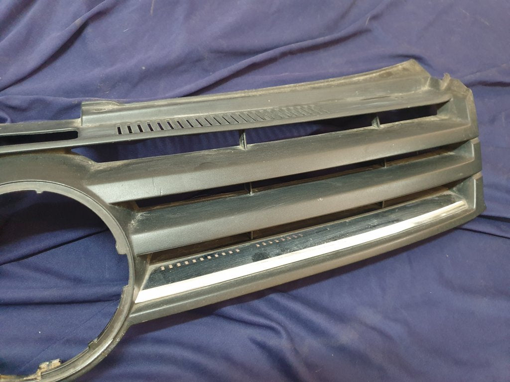Volkswagen Polo Radiator Grille - Light Wear and Tear
