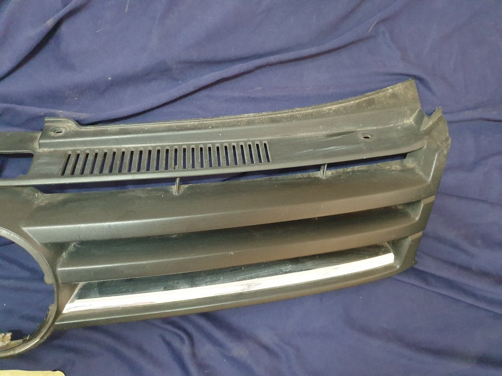 Volkswagen Polo Radiator Grille - Light Wear and Tear