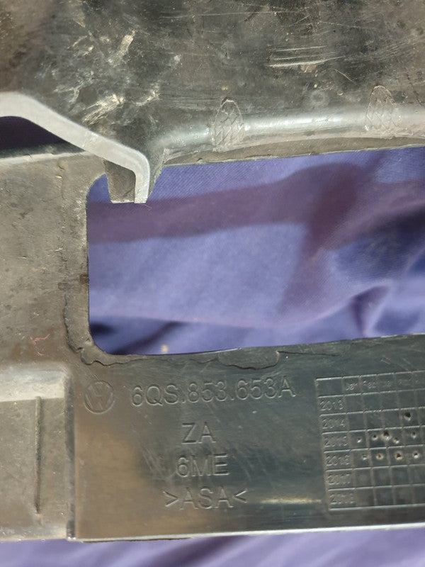 Volkswagen Polo Radiator Grille - Light Wear and Tear